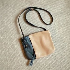 Kelly Wynne Crossbody Black Tan Bag